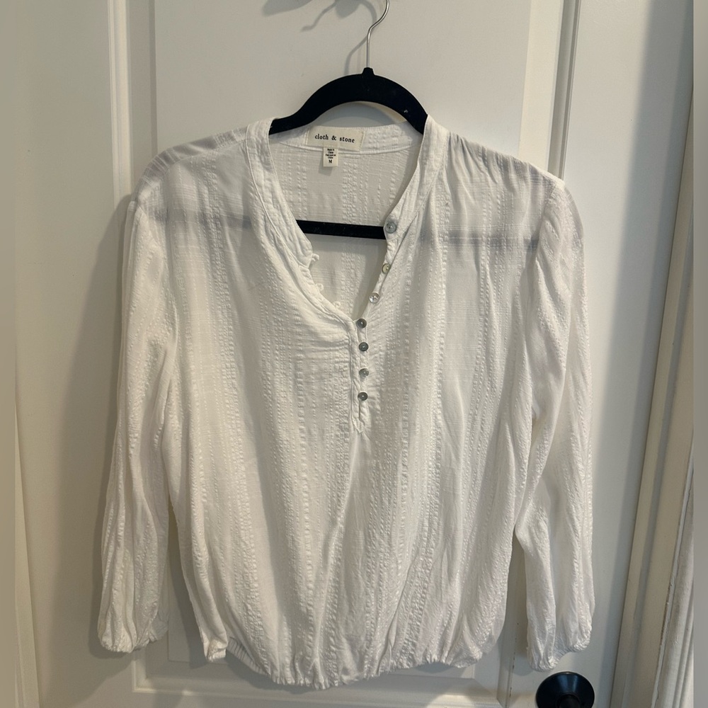 Cloth & Stone White Textured Button Blouse size medium